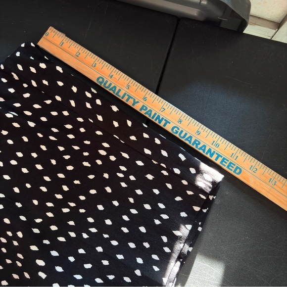 T Tahari Black Shorts with White Spot Print - Picture 11 of 12